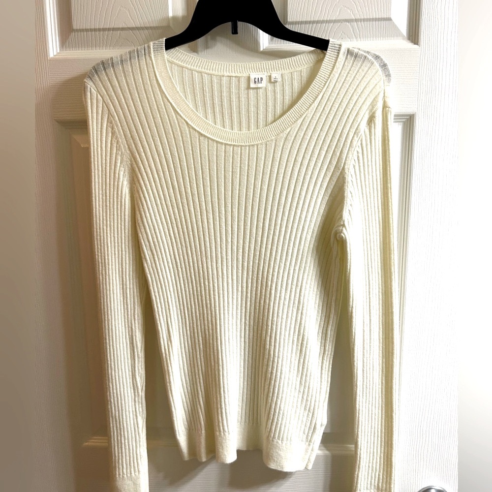 3/$10 Gap ribbed, cream/ ivy colored sweater. Excellent used cond. Really cute